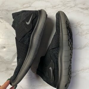 mens nike free run  (laceless)